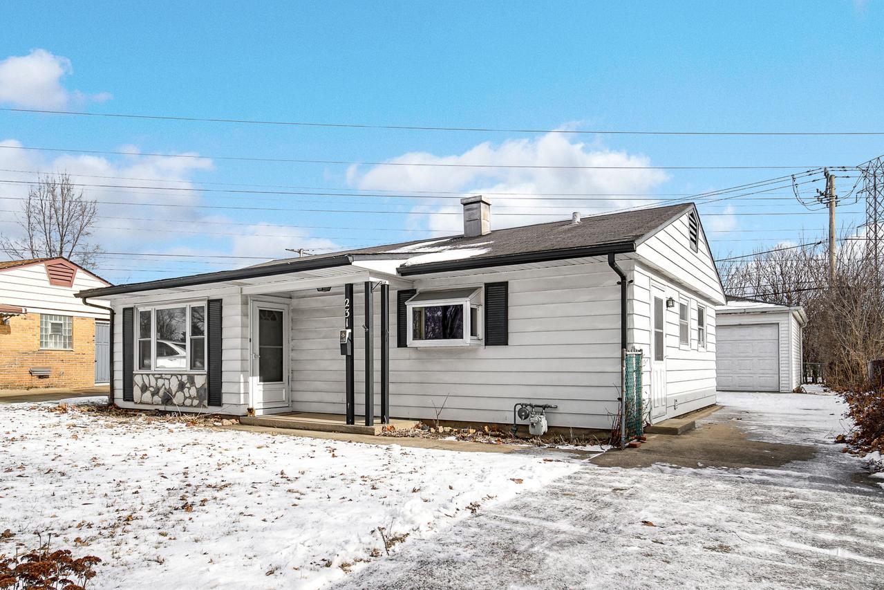 231 E Wayne Pl., Wheeling, IL 60090