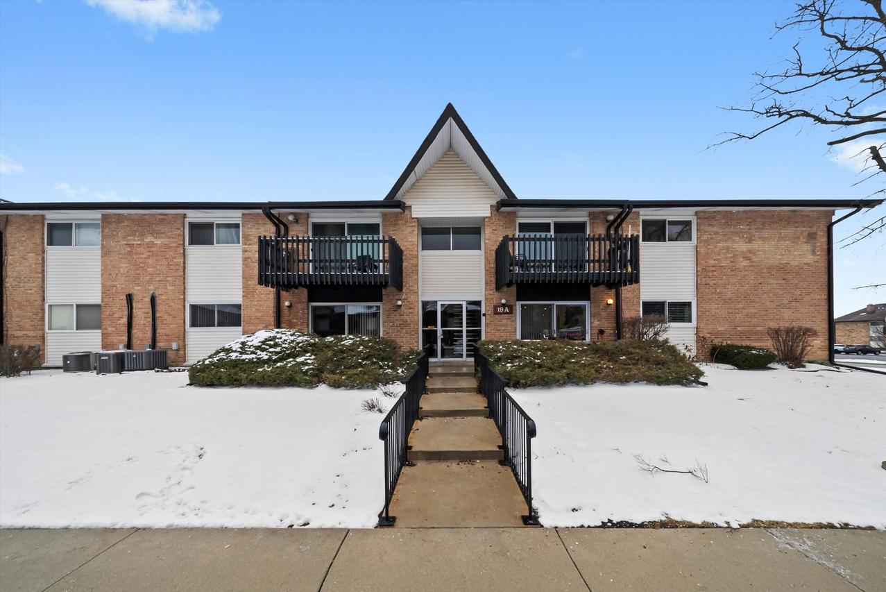 19A Kingery Quarter #102, Willowbrook, IL 60527