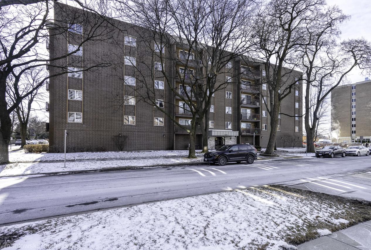 1365 Ashland Ave. #604, Des Plaines, IL 60016