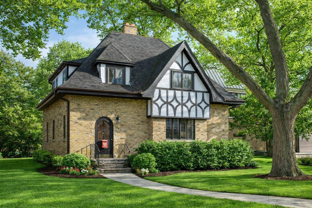 128 Lawndale Ave., Wilmette, IL 60091