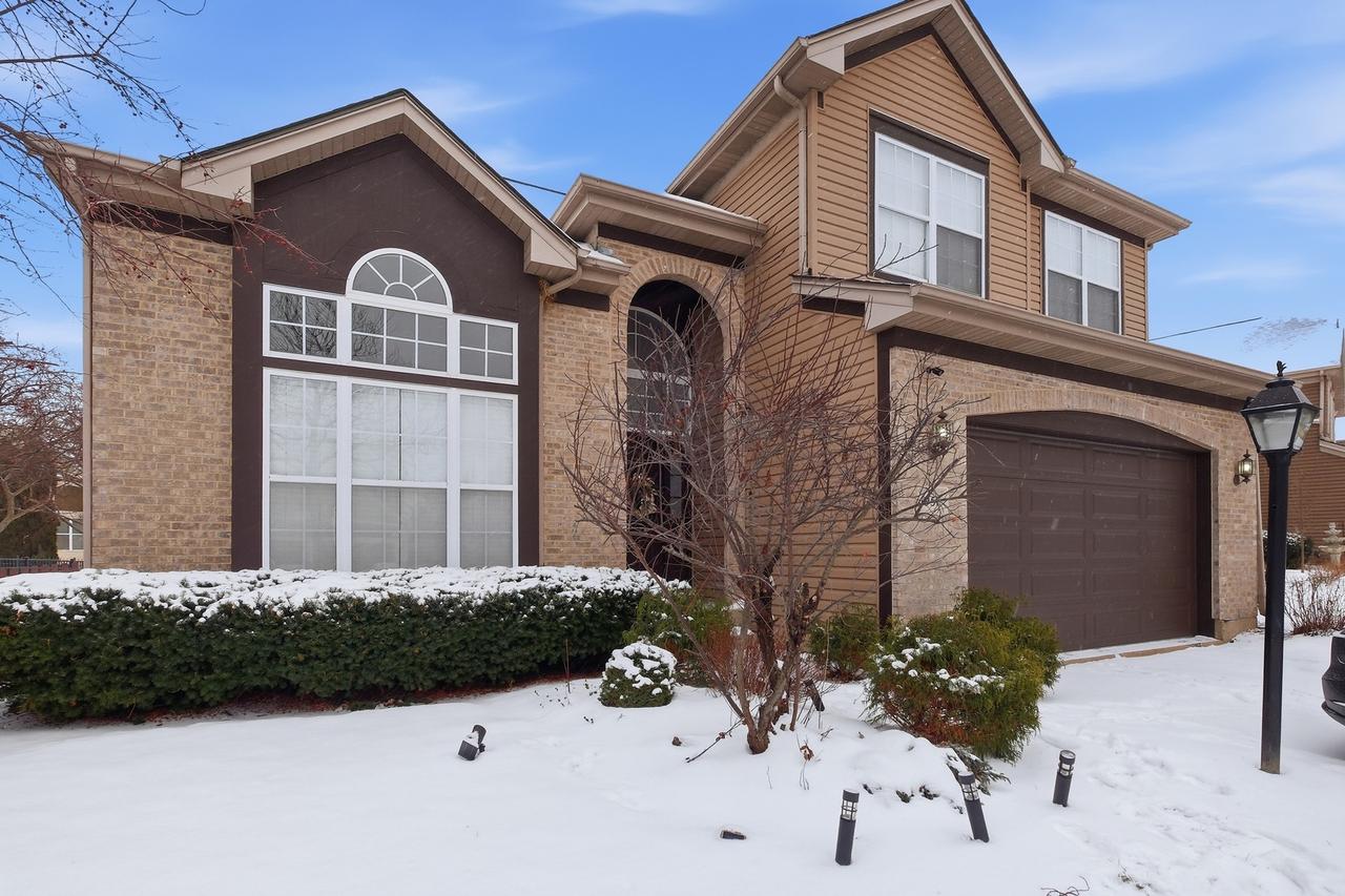 1951 Broadsmore Dr., Algonquin, IL 60102