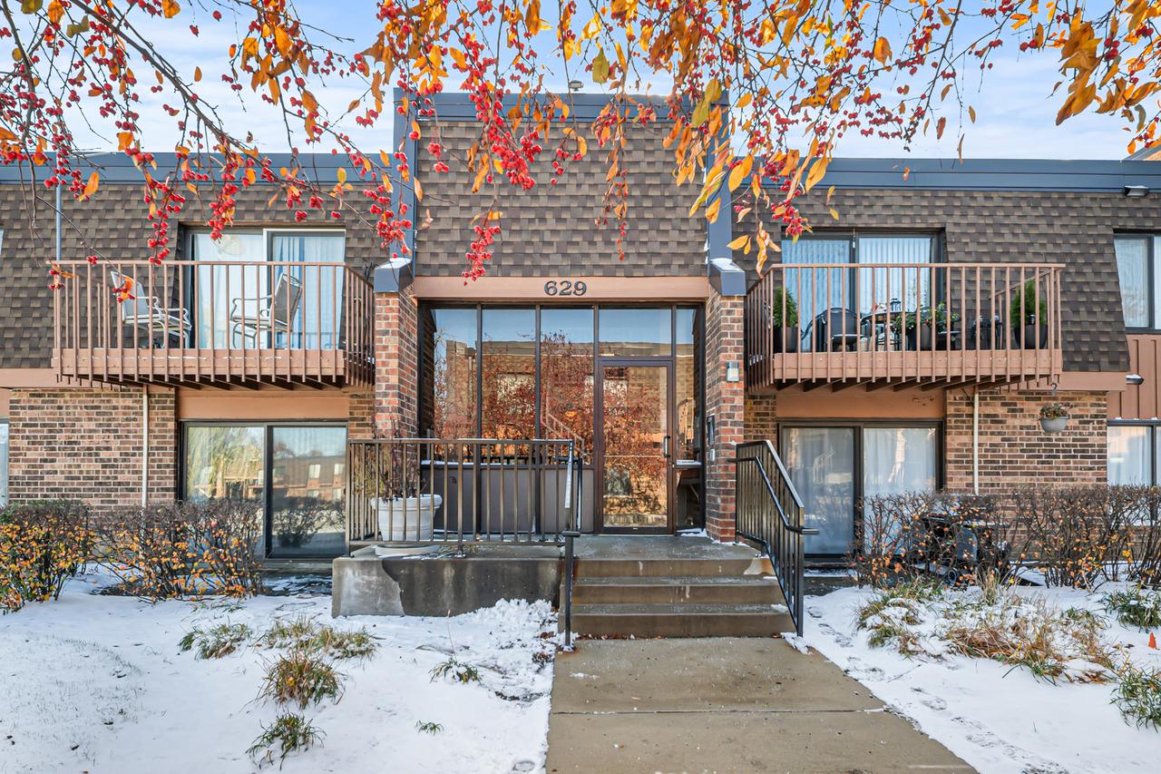 629 Derry Ct. #1A, Schaumburg, IL 60193