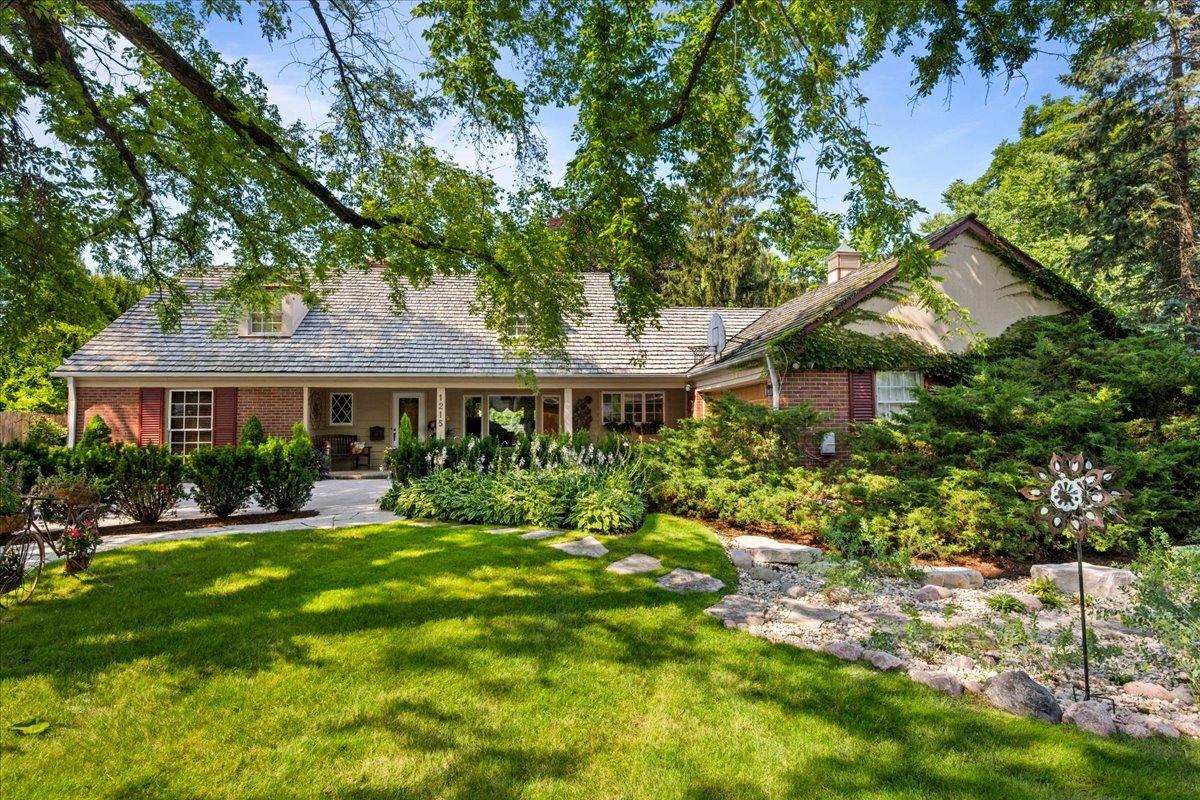 1215 Spruce St., Winnetka, IL 60093