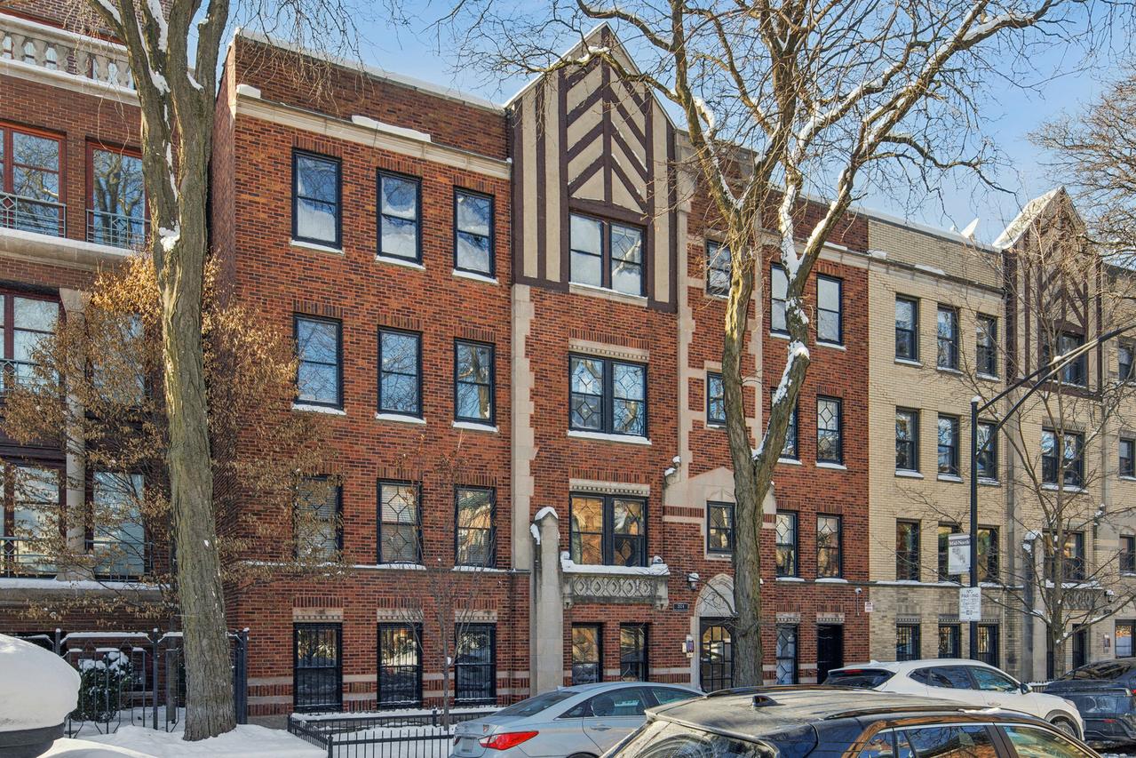 2124 N Hudson Ave. #303, Chicago, IL 60614