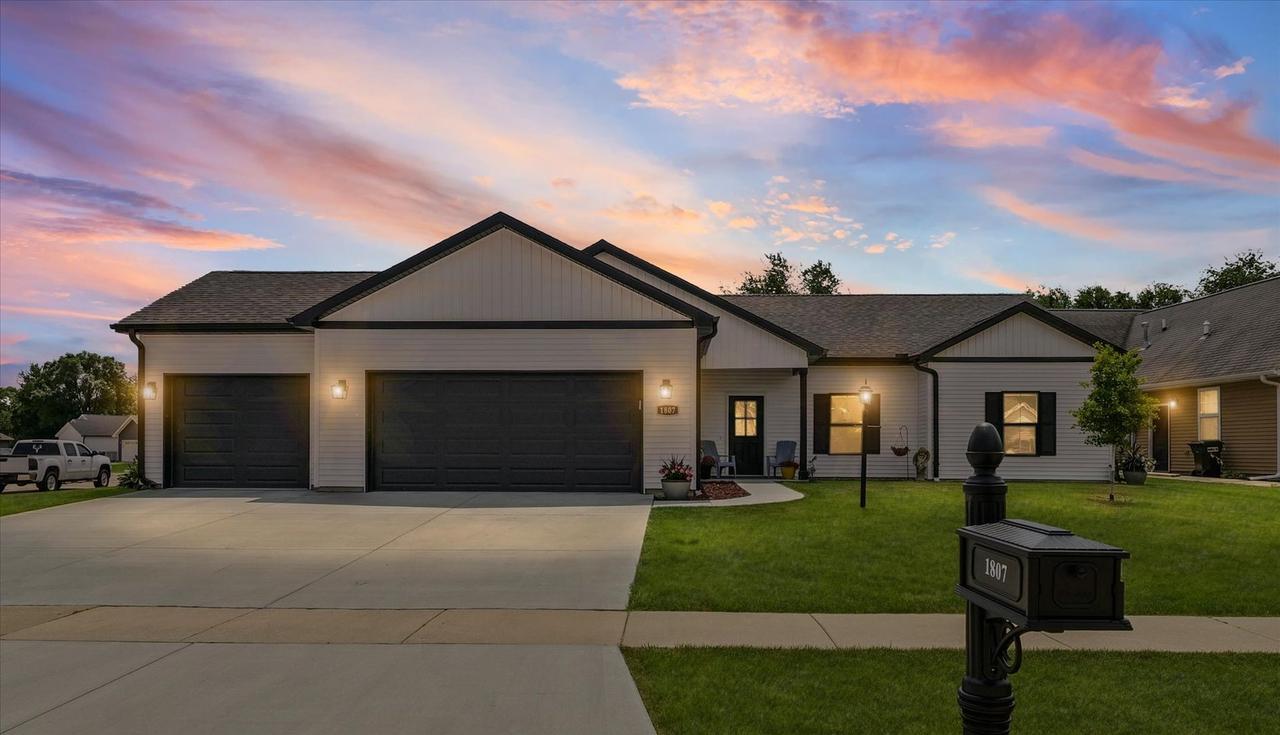 1807 E Fairfield Cir., Urbana, IL 61802