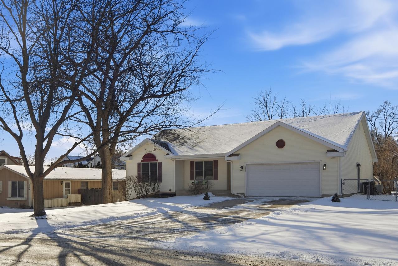 296 Charlotte Ave., Crystal Lake, IL 60014