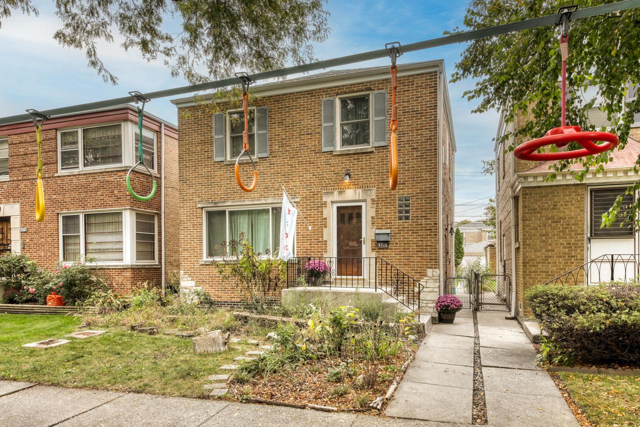 5713 N Francisco Ave., Chicago, IL 60659