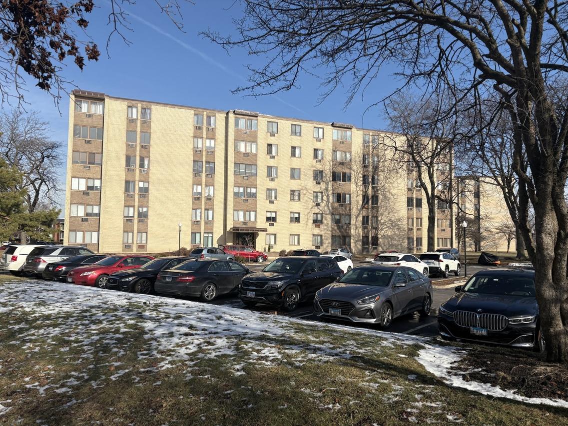 9725 S Karlov Ave. #305, Oak Lawn, IL 60453