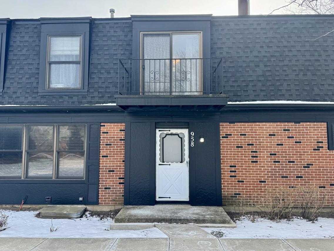 958 Inverrary Ln., Deerfield, IL 60015