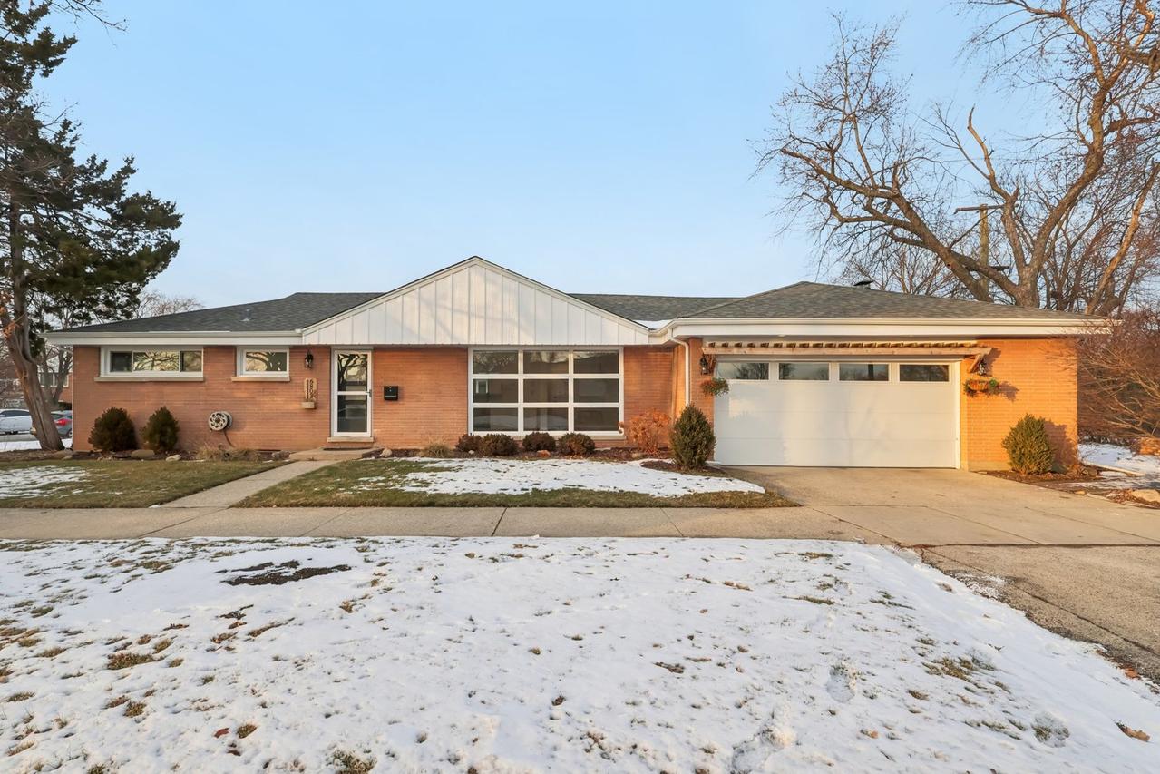 6803 N Keeler Ave., Lincolnwood, IL 60712