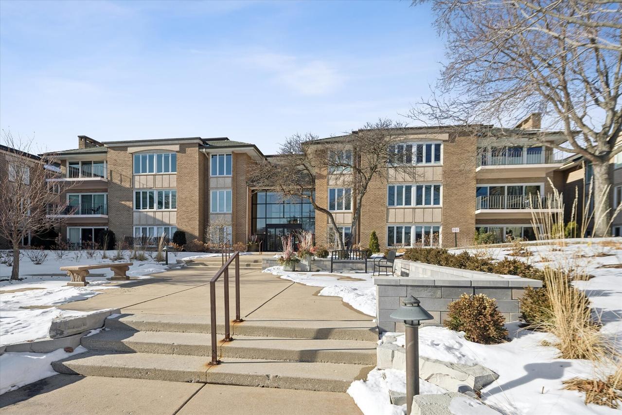 1 Oak Brook Club Dr. #A310, Oak Brook, IL 60523