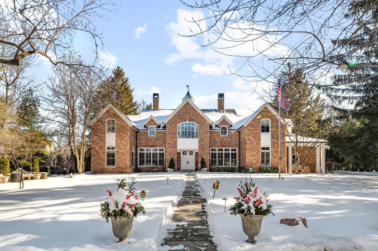 1070 Fisher Ln., Winnetka, IL 60093