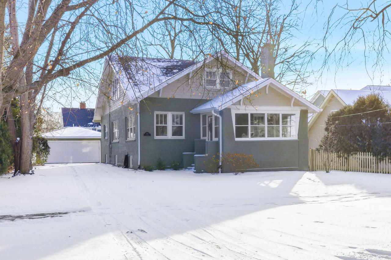 312 E Lincoln Ave., Wheaton, IL 60187