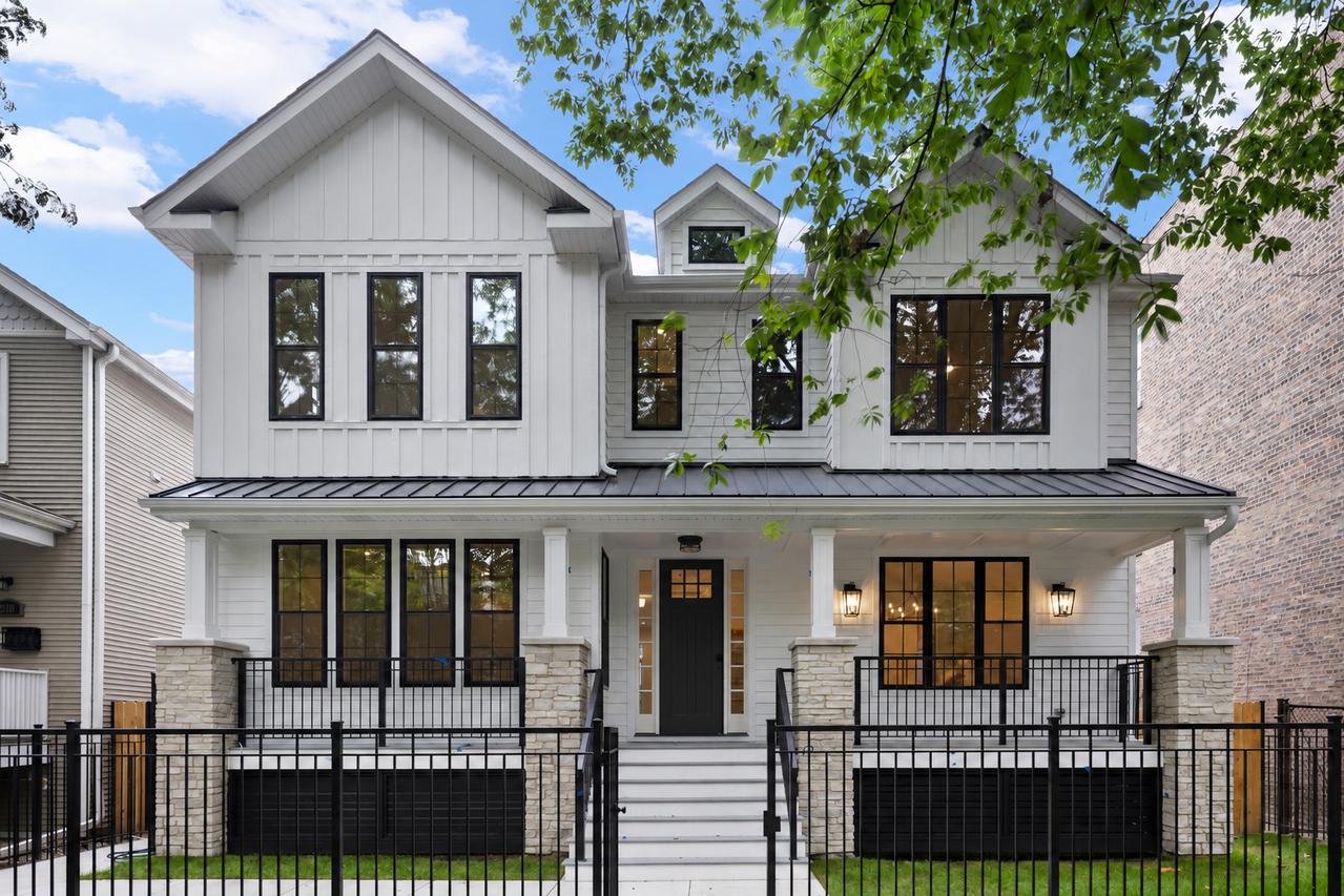 2323 W Winnemac Ave., Chicago, IL 60625