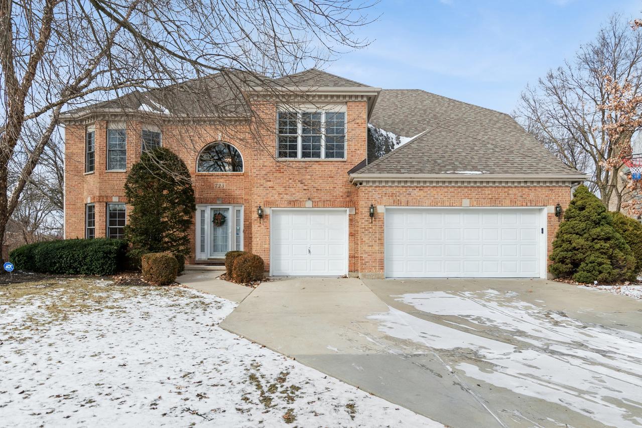 723 Mesa Dr., Naperville, IL 60565