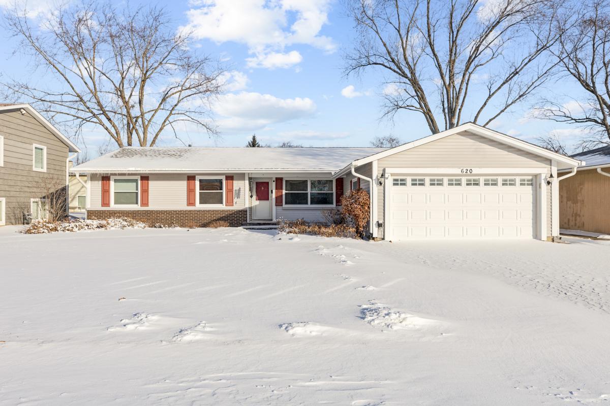 620 Chelmsford Ln., Elk Grove Village, IL 60007