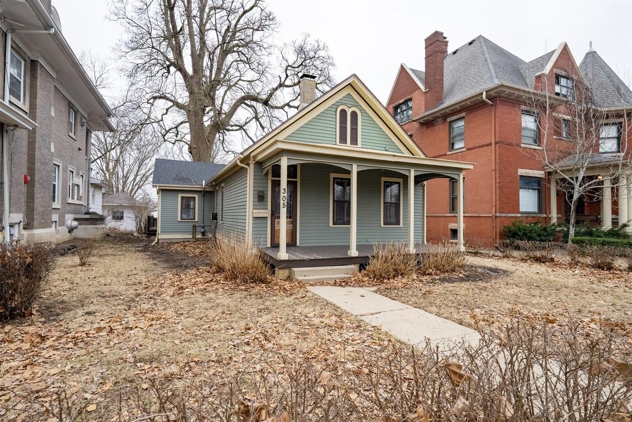 305 E Chestnut St., Bloomington, IL 61701