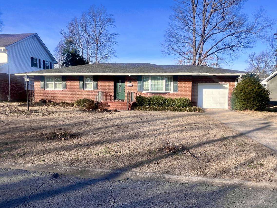 209 Baker Dr., Metropolis, IL 62960