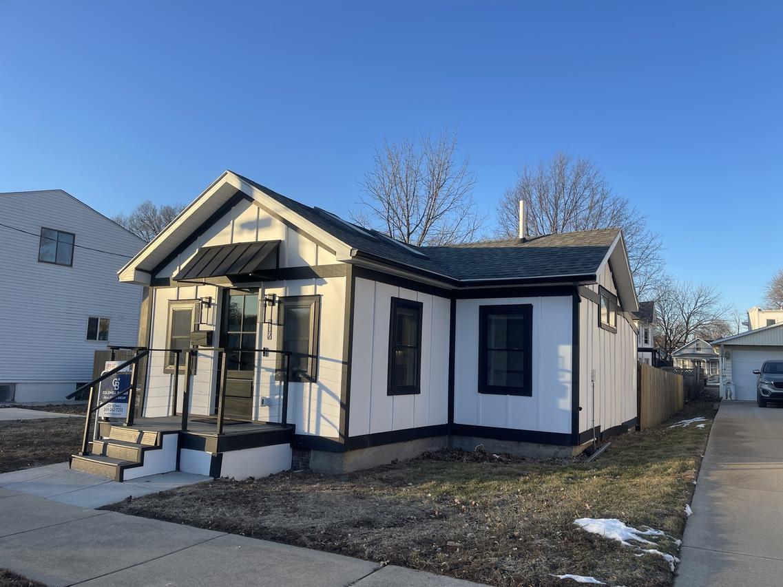 607 W Olive St., Bloomington, IL 61701