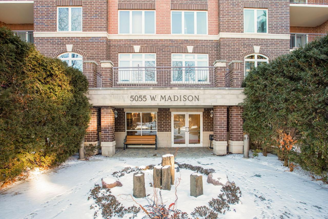 5055 W Madison St. #507, Skokie, IL 60077