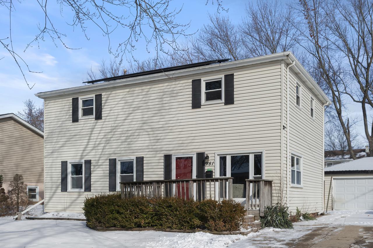 151 Egan Dr., Streamwood, IL 60107