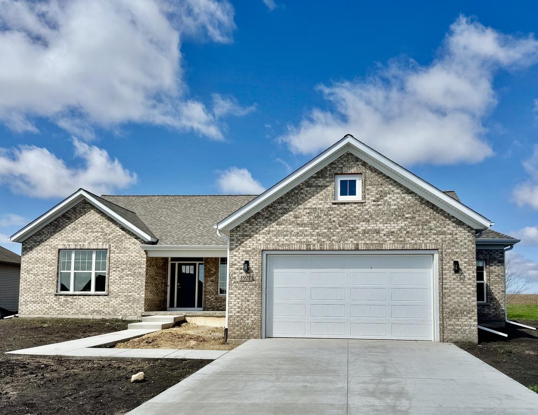 1927 Parkside Dr., Sycamore, IL 60178
