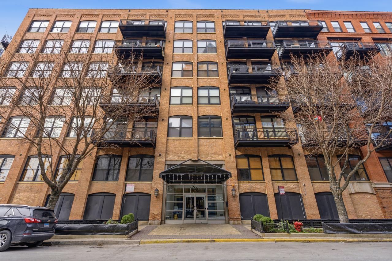 520 W Huron St. #211, Chicago, IL 60654