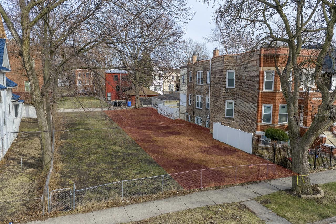 555 N Leclaire Ave., Chicago, IL 60644