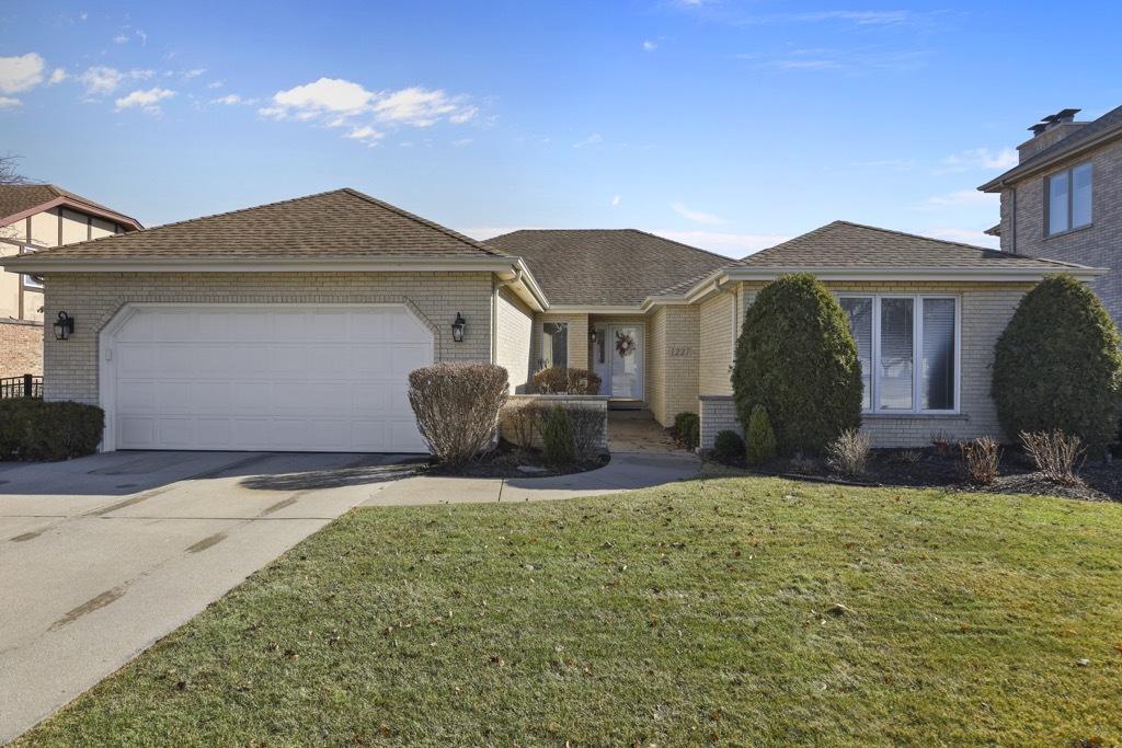 1227 N Ashley Ln., Addison, IL 60101