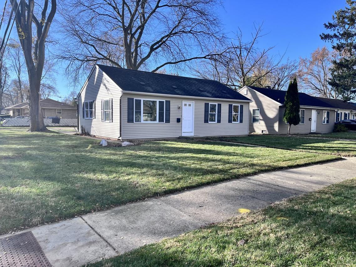 1517 Lyons Ct., Waukegan, IL 60085