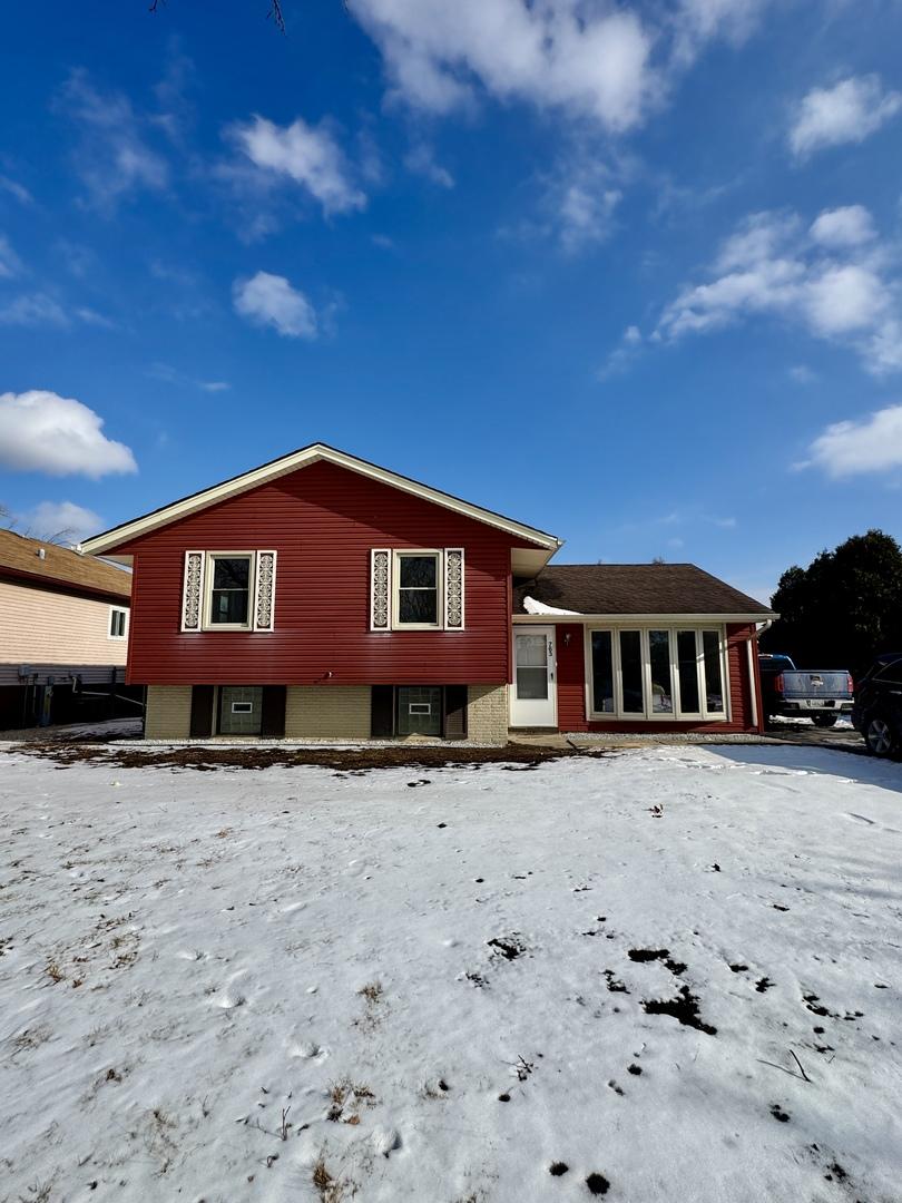763 Cambridge Ave., Matteson, IL 60443