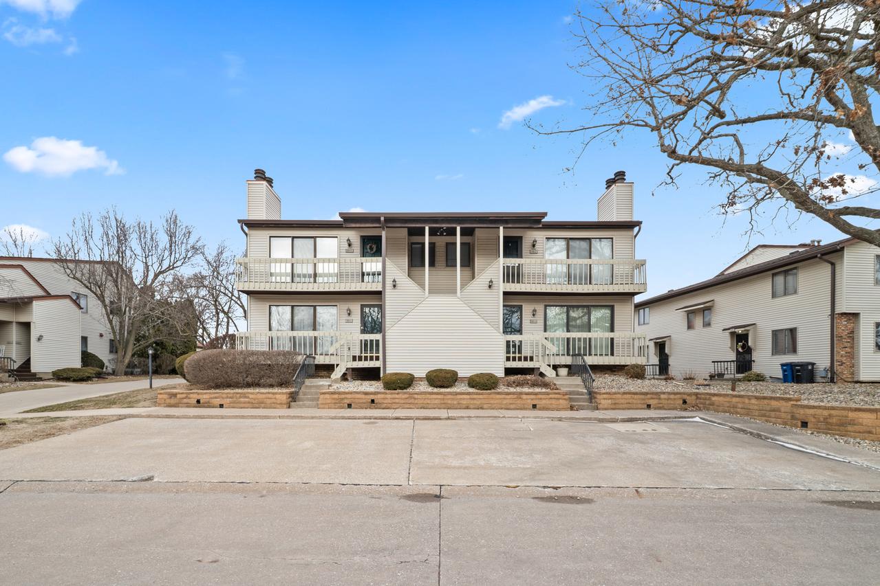 5811 36th Avenue Ct., Moline, IL 61565