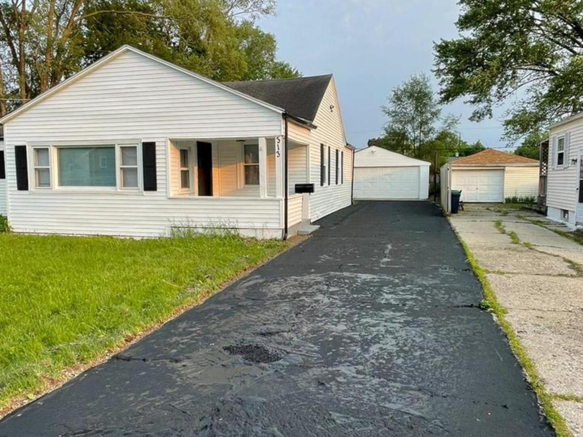 313 Grand Blvd., Loves Park, IL 61111