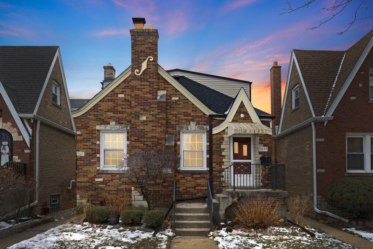 5845 W Ainslie St., Chicago, IL 60630