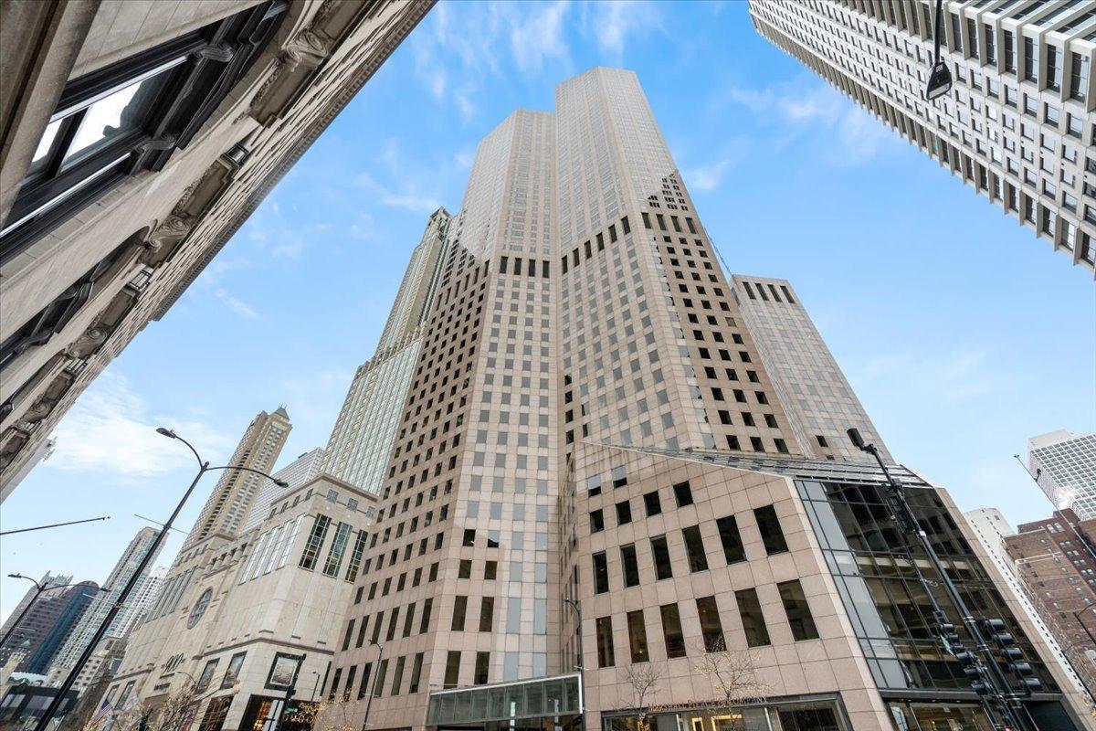 950 N Michigan Ave. #4303, Chicago, IL 60611