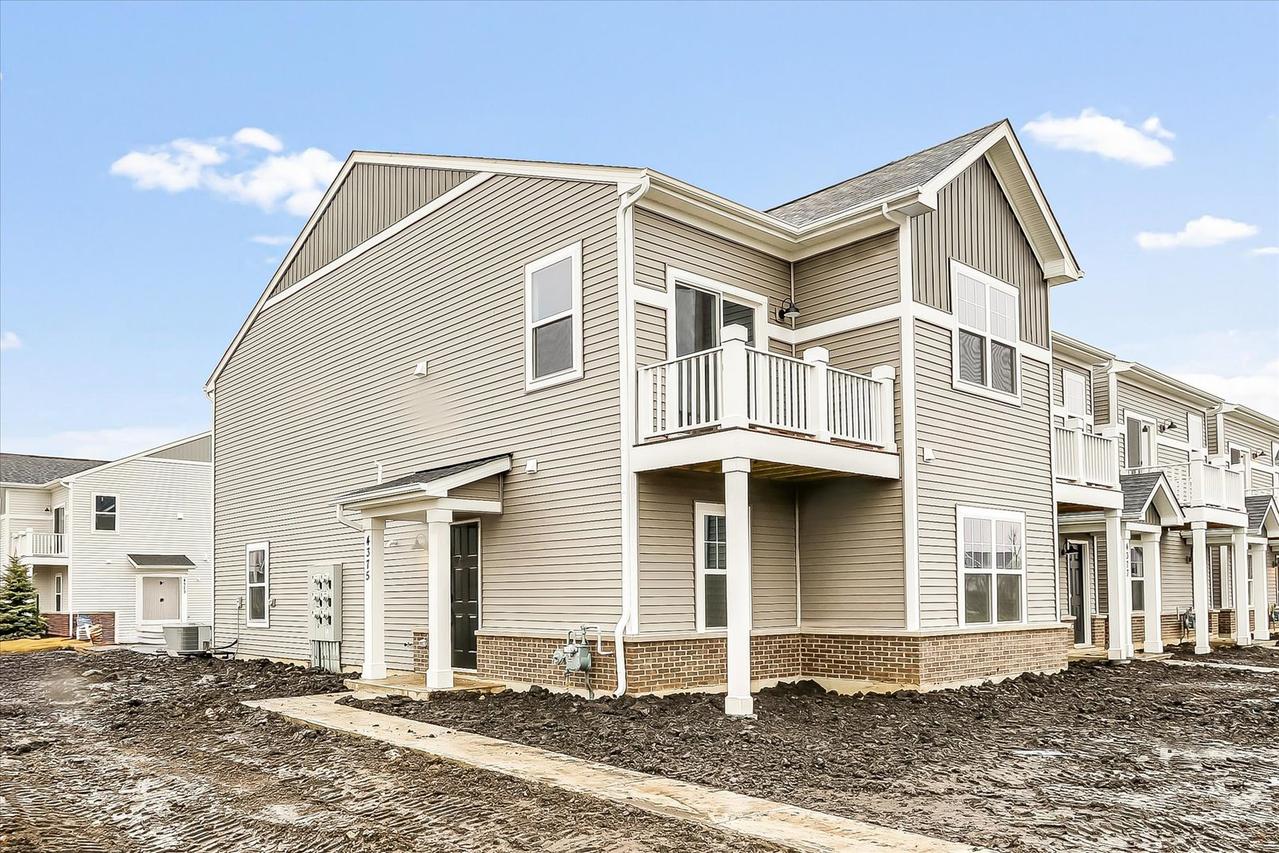 341 Kingsport Dr., South Elgin, IL 60177