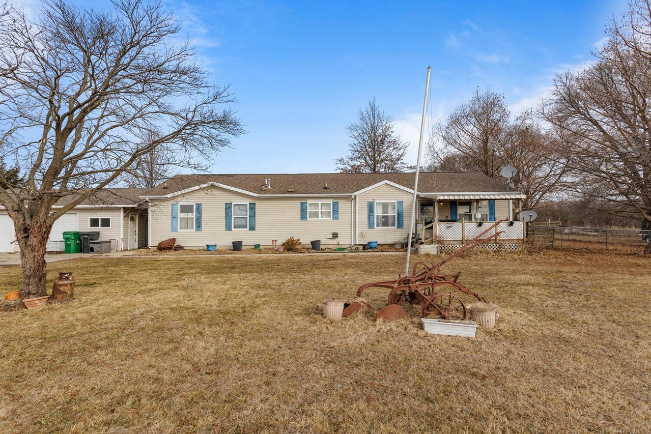 [Address Hidden by Seller], Weldon, IL 61882
