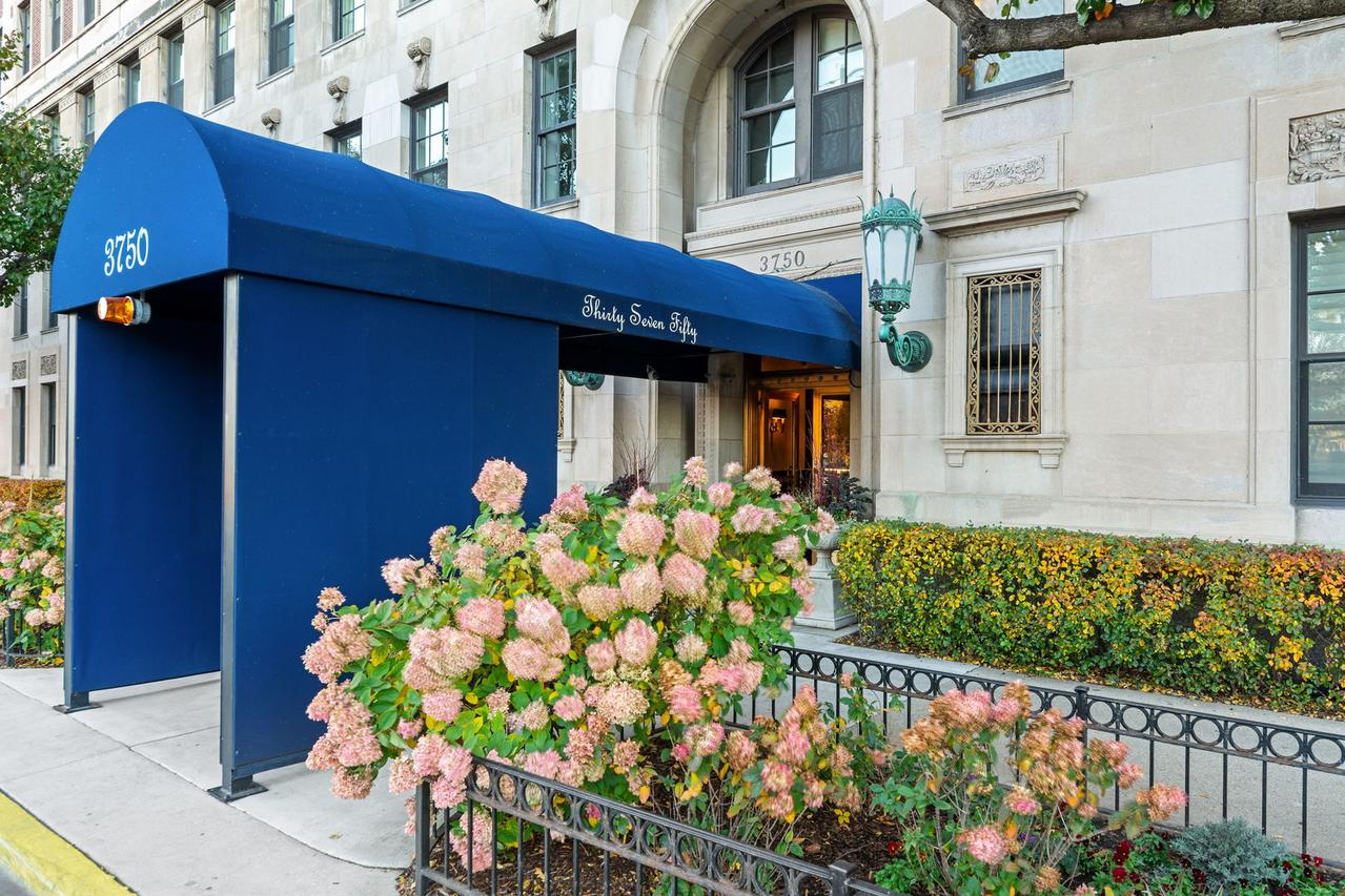 3750 N Lake Shore Dr. #15B, Chicago, IL 60613