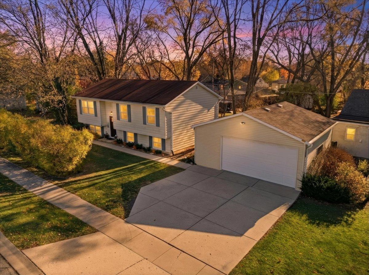 121 E Clarendon Dr., Round Lake Beach, IL 60073