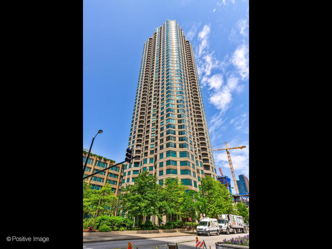400 N Lasalle Dr. #2312, Chicago, IL 60654