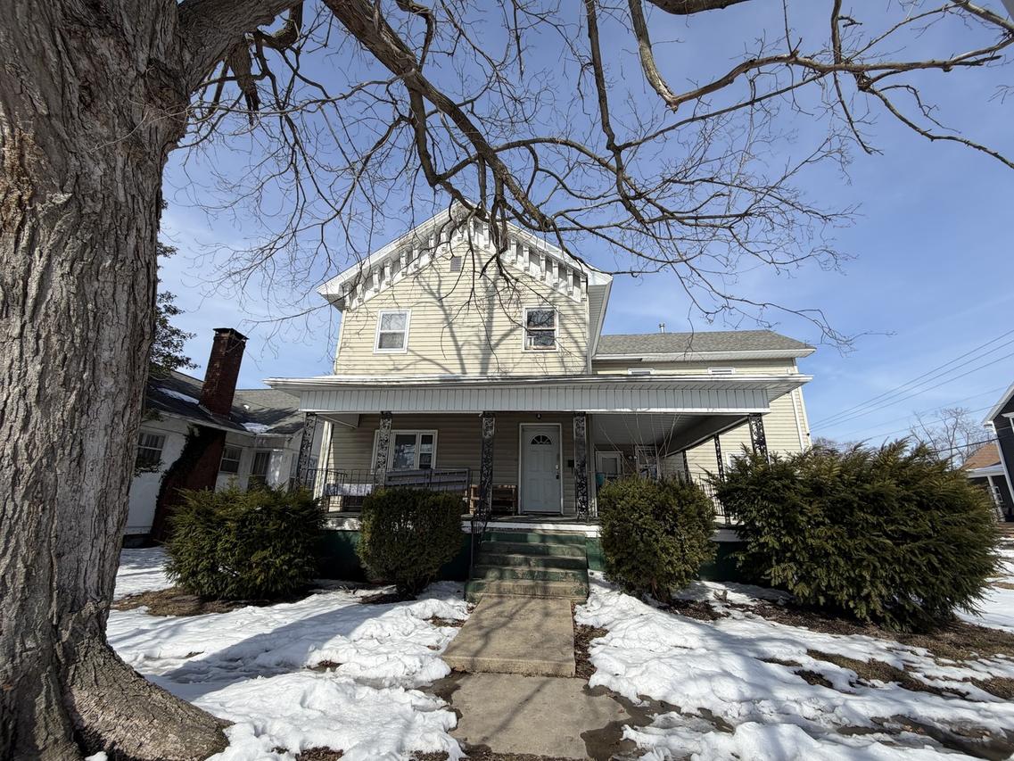 1021 Jefferson Ave., Charleston, IL 61920