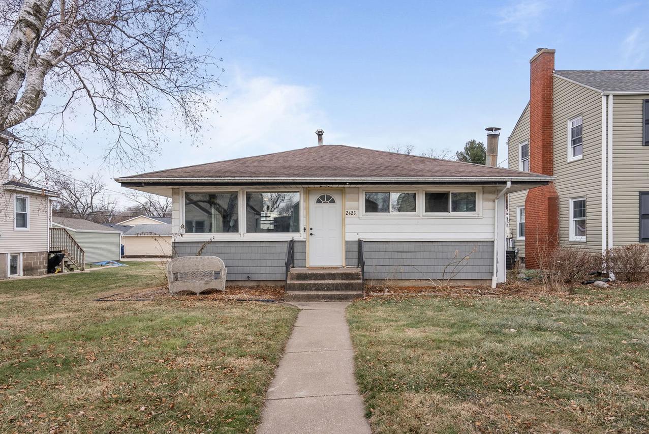 2423 32nd St., Moline, IL 61265