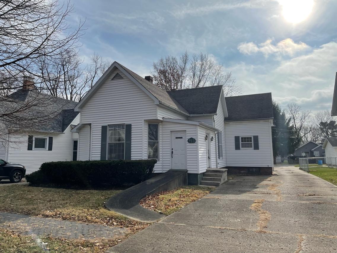 913 Lafayette Ave., Mattoon, IL 61938