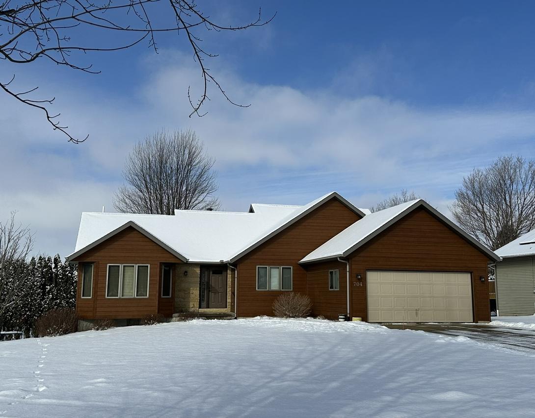 704 Brynnwood Ln., Lena, IL 61048