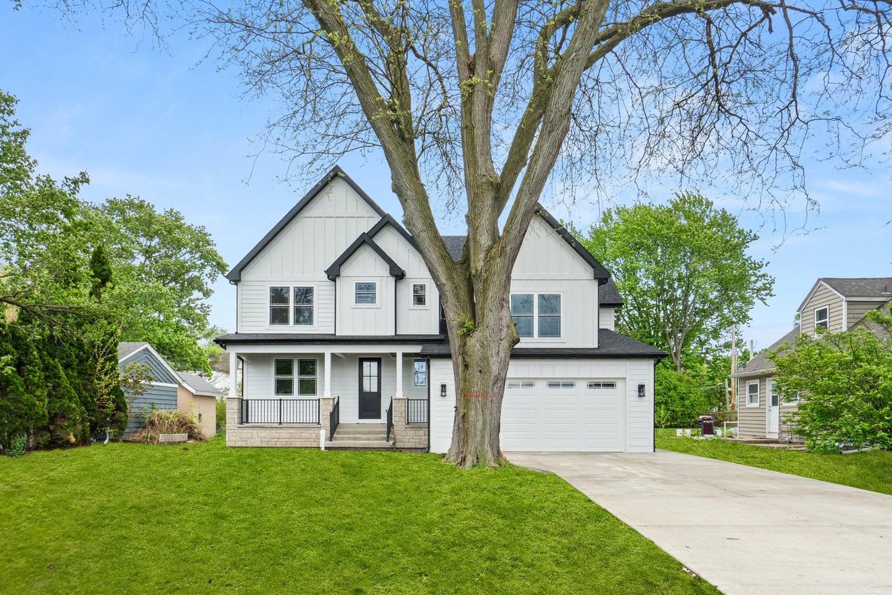 520 N Sleight St., Naperville, IL 60563