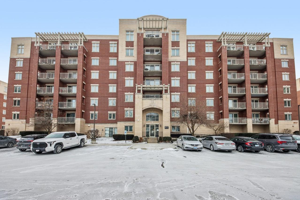 8727 W Bryn Mawr Ave. #307, Chicago, IL 60631