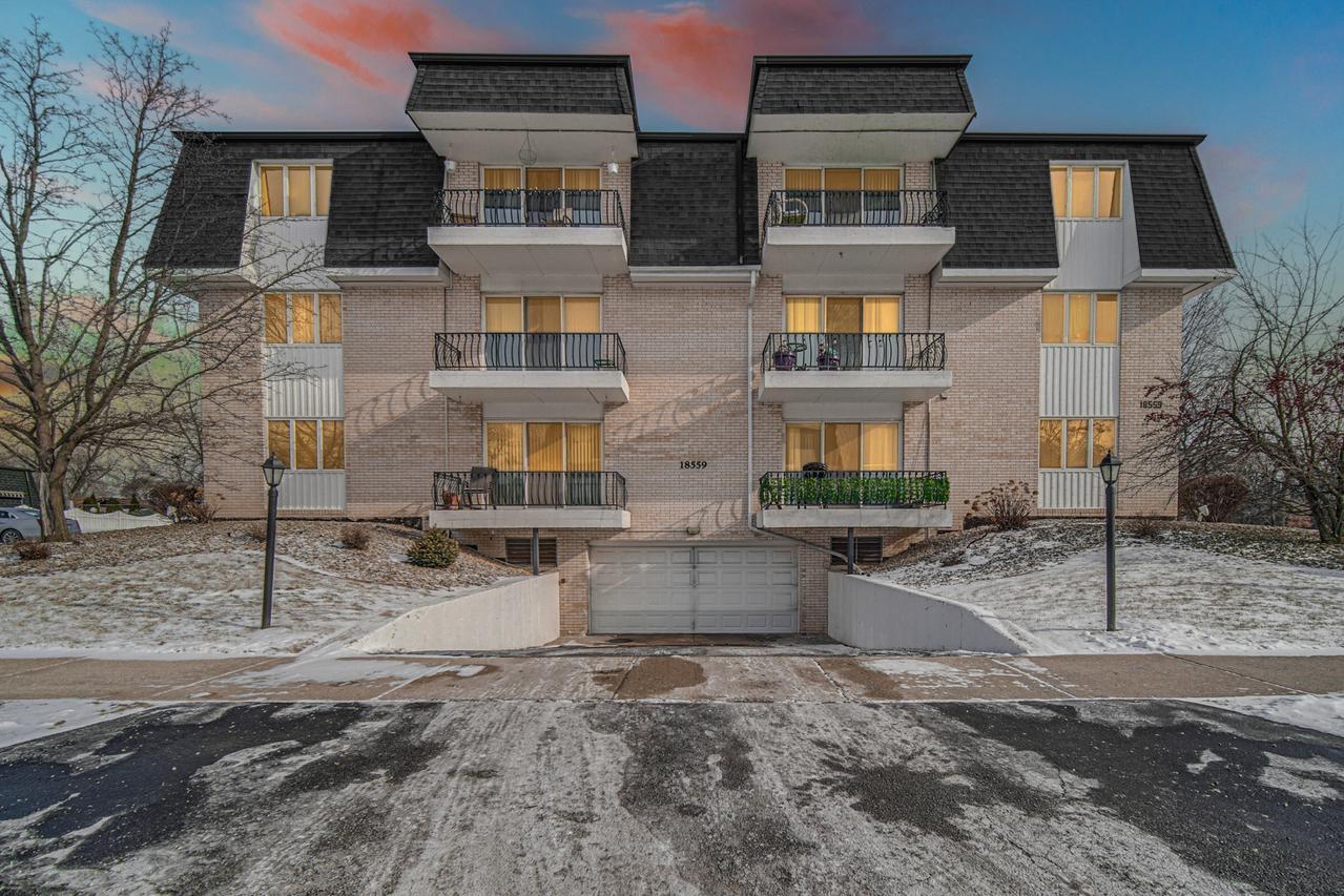 18559 Escanaba Ave. #201, Lansing, IL 60438