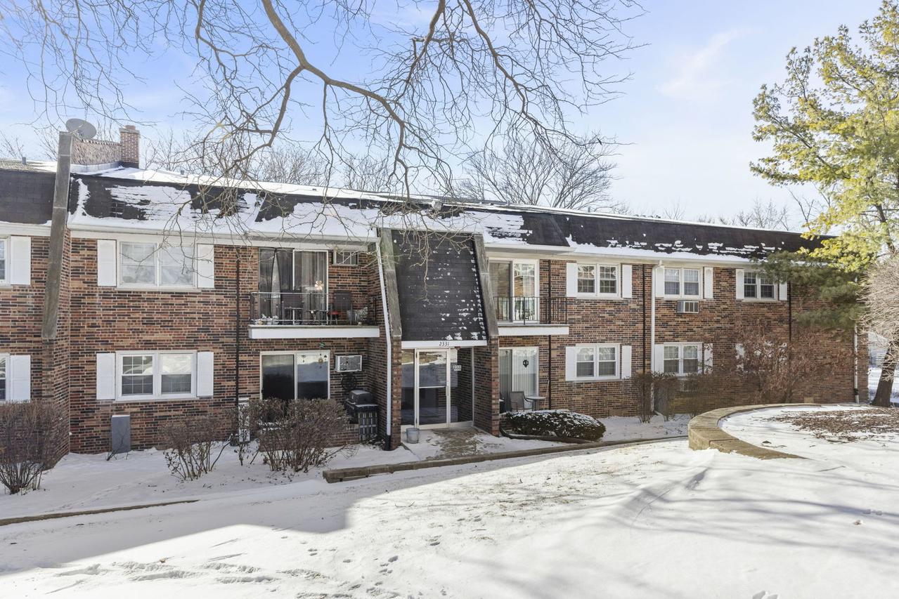 2331 Ogden Ave. #4, Downers Grove, IL 60515