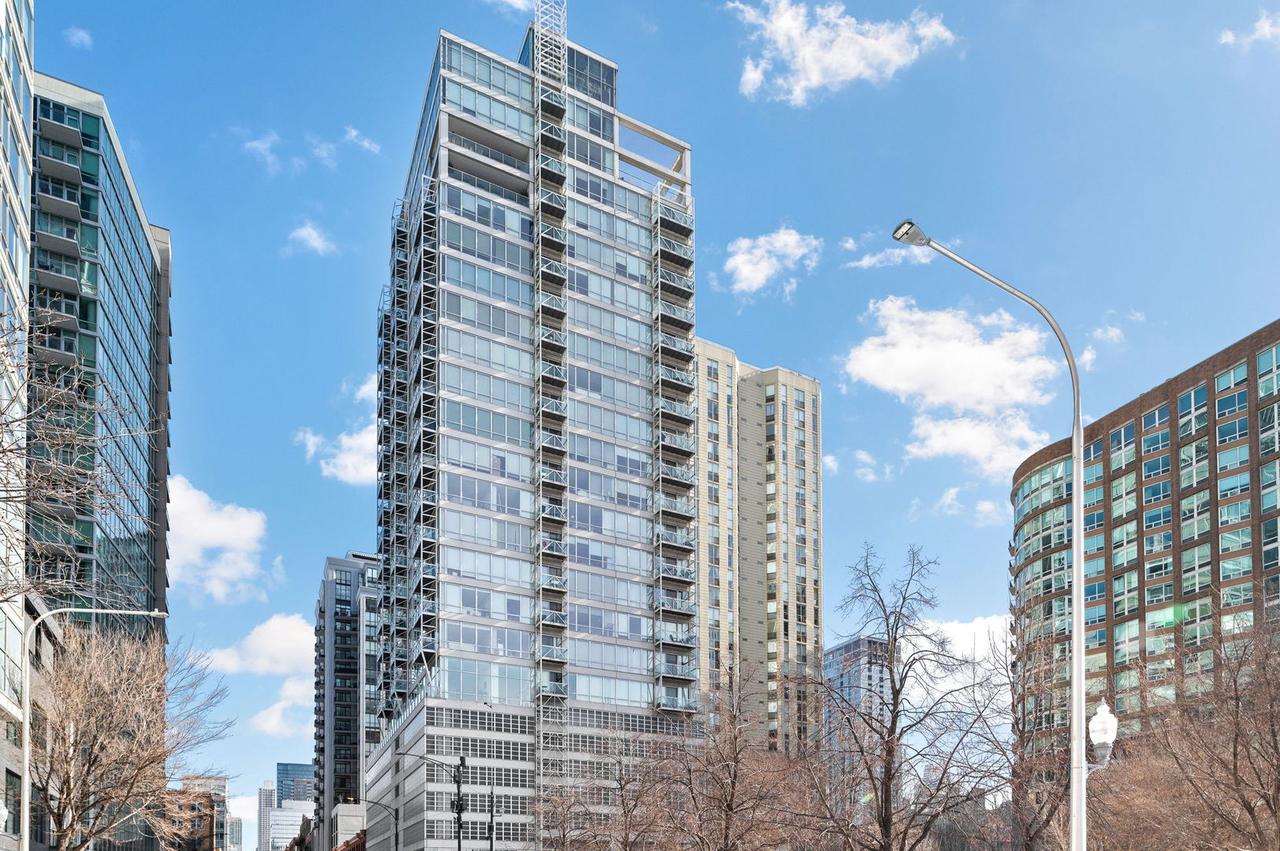 653 N Kingsbury St. #1204, Chicago, IL 60654