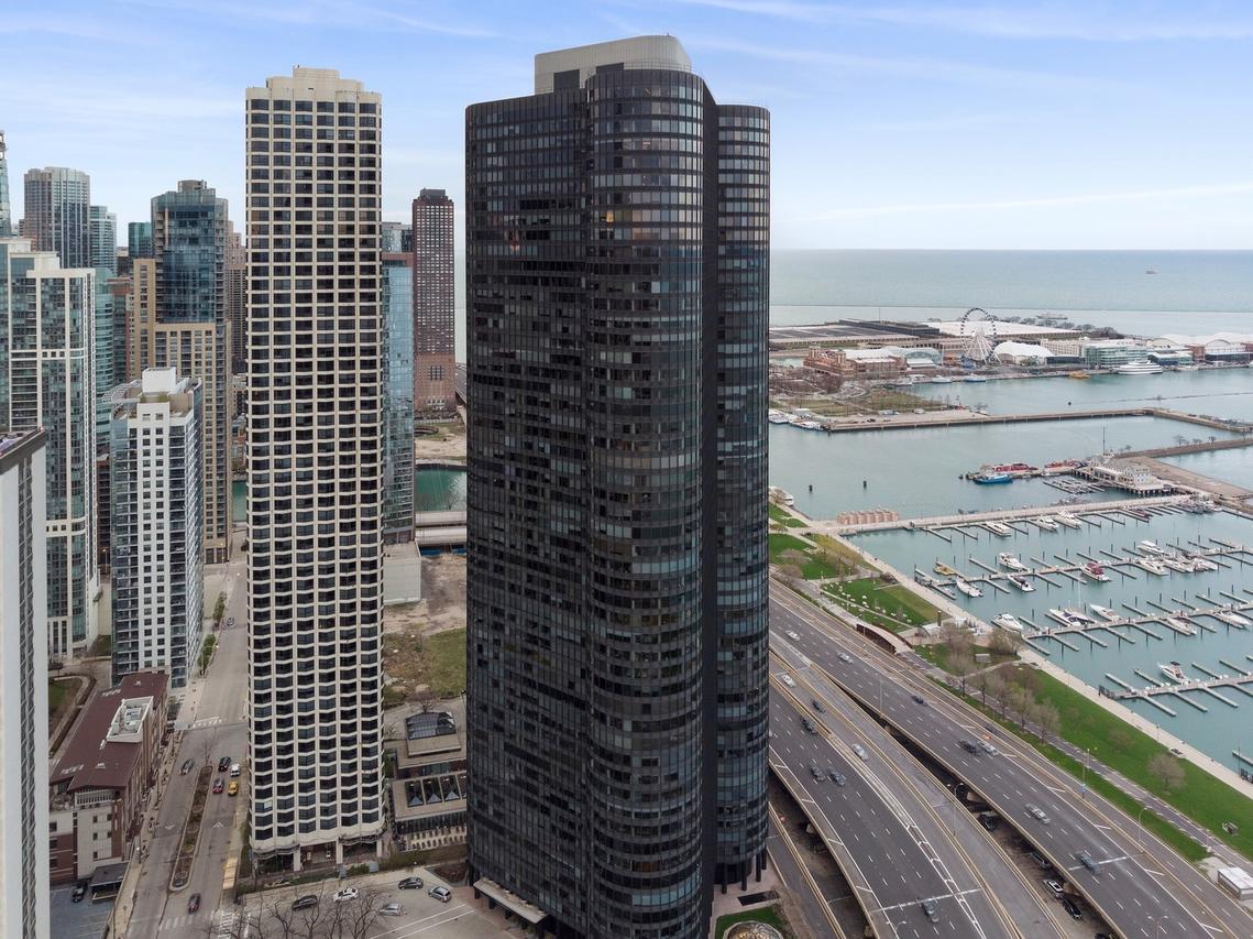 155 N Harbor Dr. #2105, Chicago, IL 60601